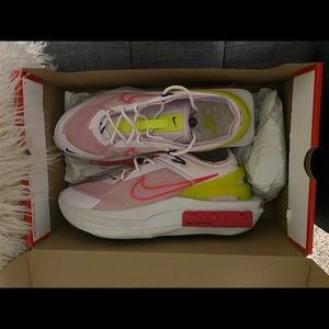 W NIKE FONTANKA EDGE SNEAKERS